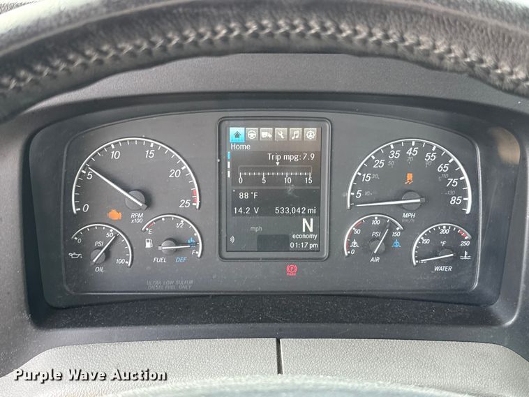 image for item EU5194 2021 Freightliner Cascadia 126 semi truck