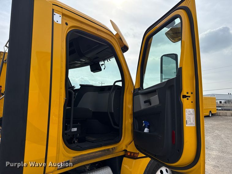 image for item EU5194 2021 Freightliner Cascadia 126 semi truck