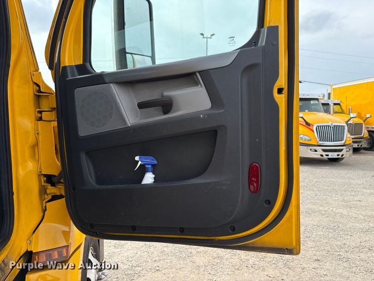 image for item EU5194 2021 Freightliner Cascadia 126 semi truck