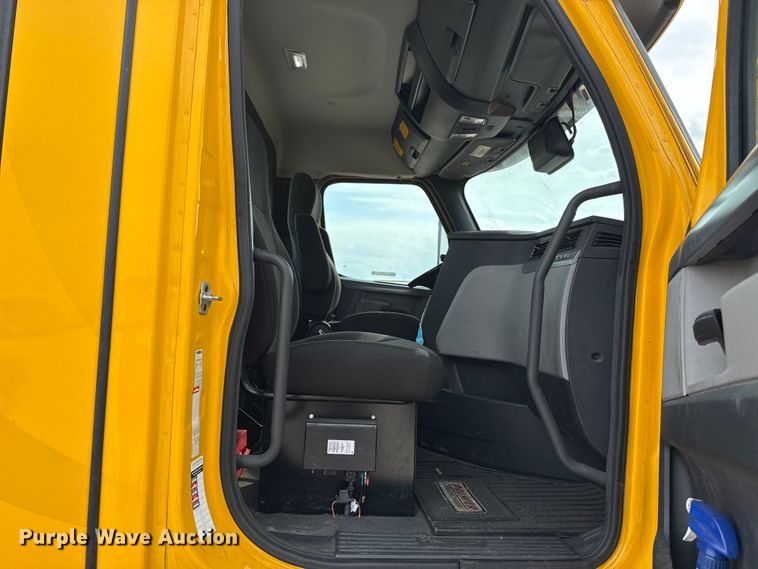 image for item EU5194 2021 Freightliner Cascadia 126 semi truck