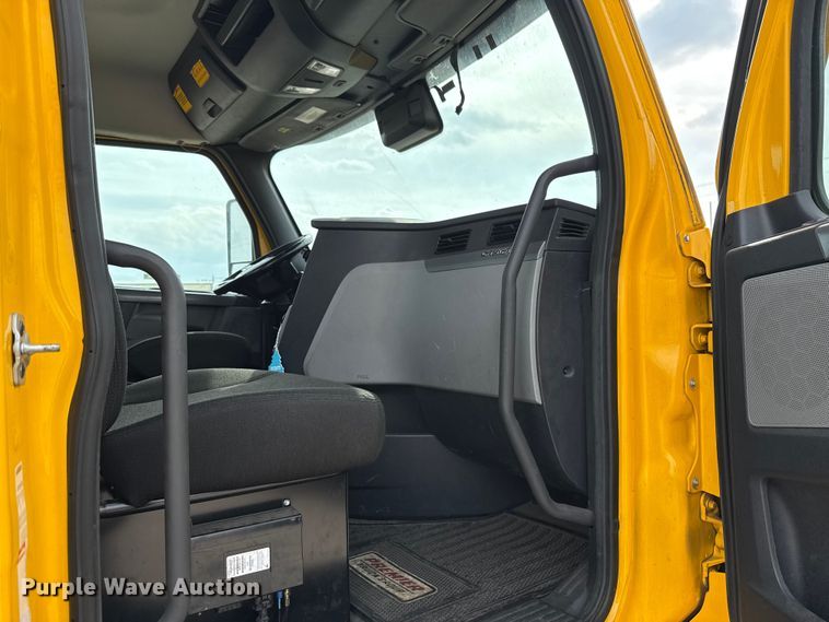 image for item EU5194 2021 Freightliner Cascadia 126 semi truck