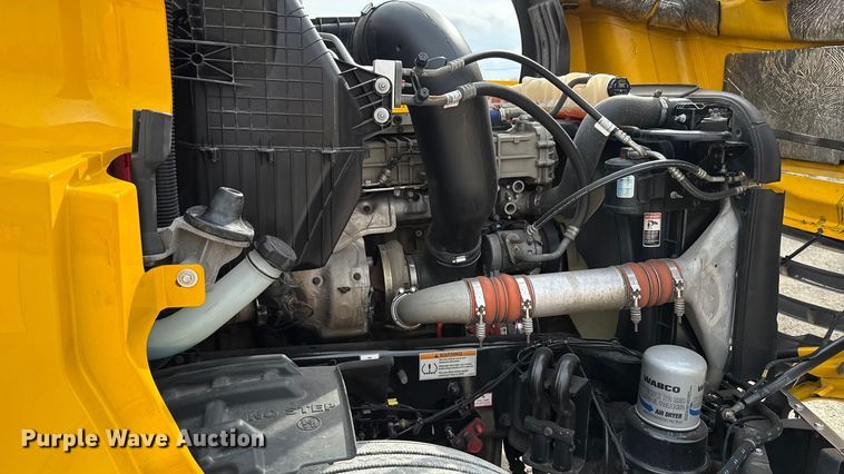 image for item EU5194 2021 Freightliner Cascadia 126 semi truck