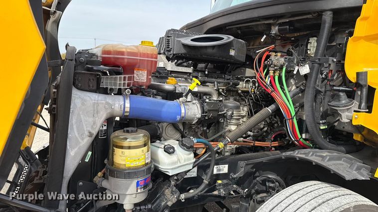 image for item EU5194 2021 Freightliner Cascadia 126 semi truck