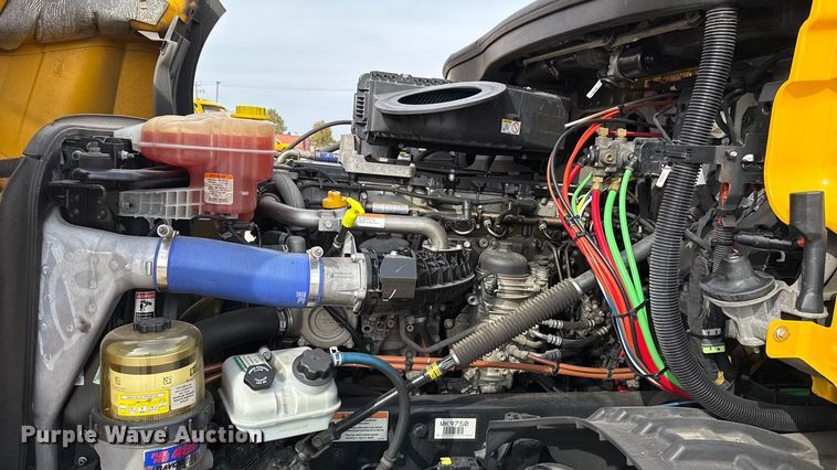 image for item EU5194 2021 Freightliner Cascadia 126 semi truck