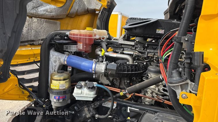 image for item EU5194 2021 Freightliner Cascadia 126 semi truck