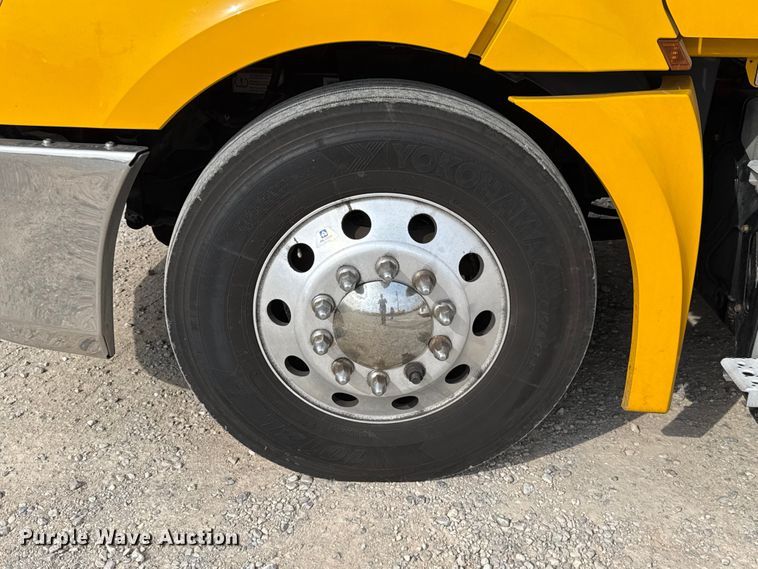 image for item EU5194 2021 Freightliner Cascadia 126 semi truck