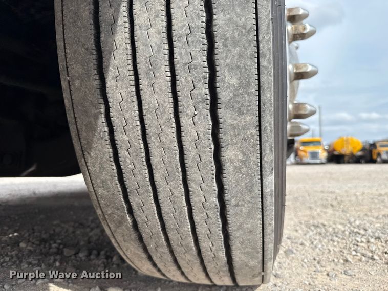 image for item EU5194 2021 Freightliner Cascadia 126 semi truck