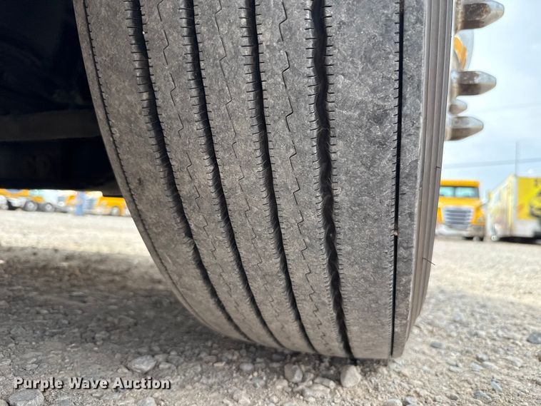 image for item EU5194 2021 Freightliner Cascadia 126 semi truck