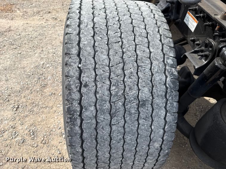 image for item EU5194 2021 Freightliner Cascadia 126 semi truck