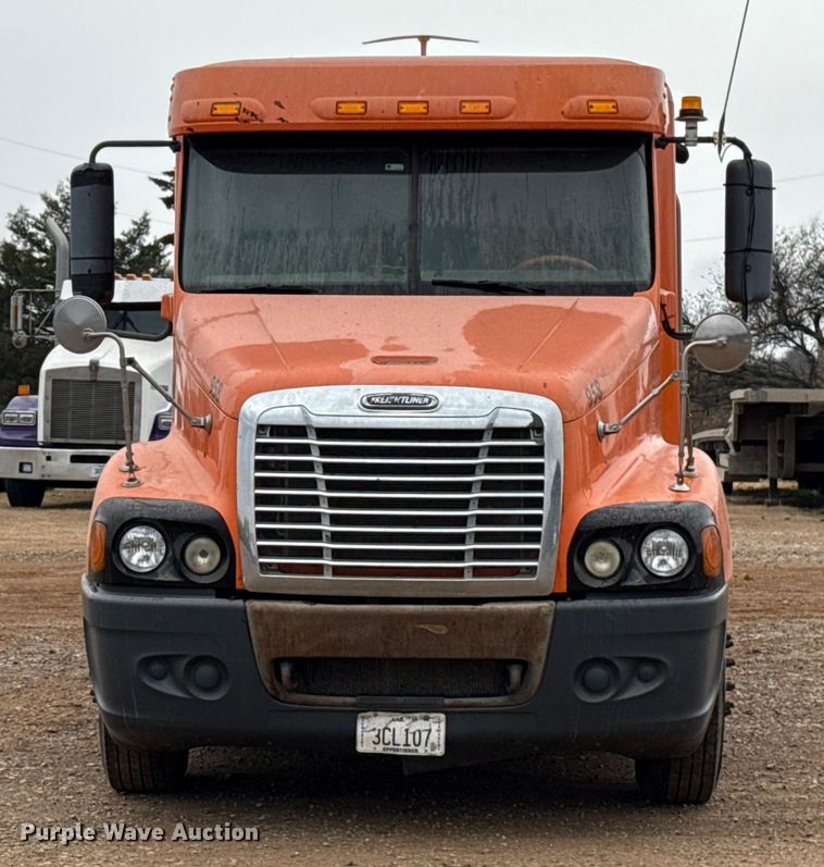 image for item EU5457 2007 Freightliner CST120 semi truck