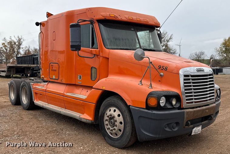 image for item EU5457 2007 Freightliner CST120 semi truck