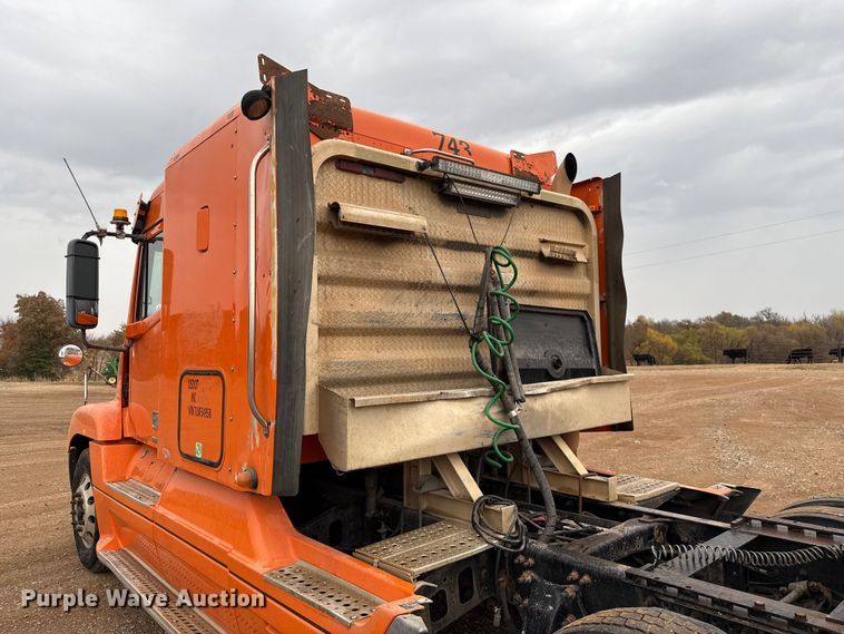 image for item EU5457 2007 Freightliner CST120 semi truck