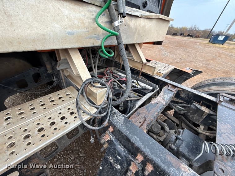 image for item EU5457 2007 Freightliner CST120 semi truck