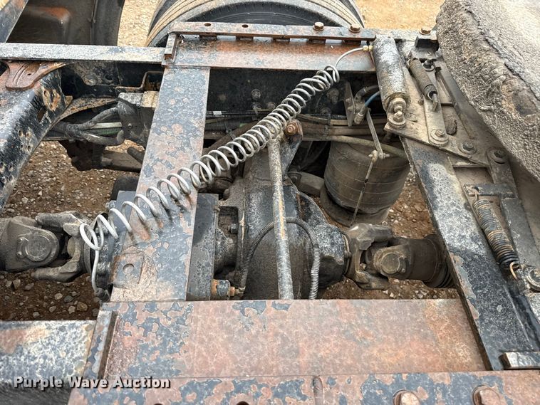 image for item EU5457 2007 Freightliner CST120 semi truck