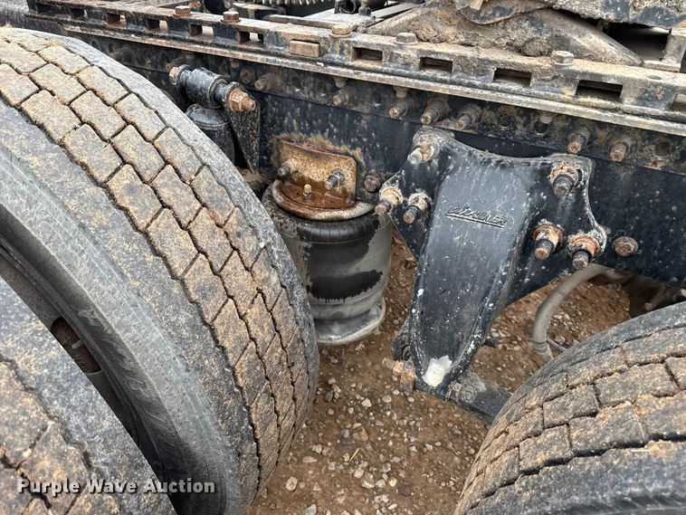 image for item EU5457 2007 Freightliner CST120 semi truck