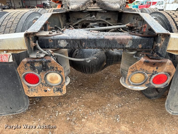 image for item EU5457 2007 Freightliner CST120 semi truck