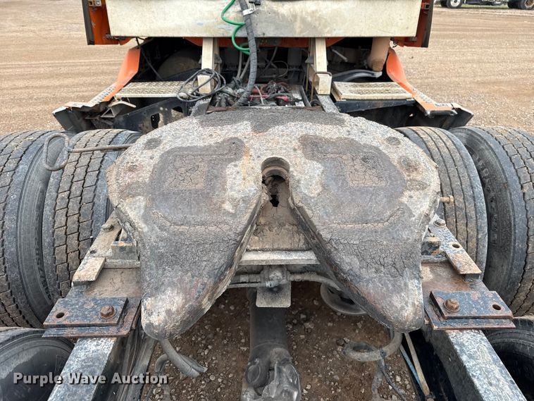 image for item EU5457 2007 Freightliner CST120 semi truck