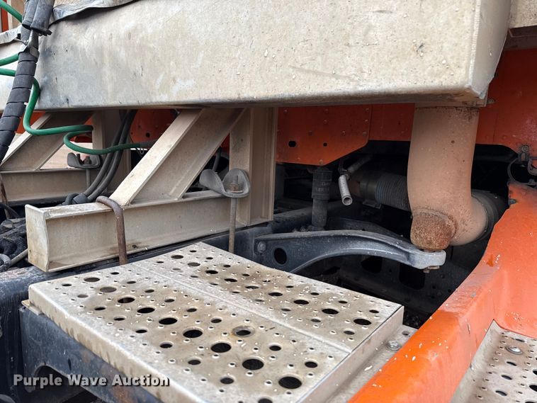 image for item EU5457 2007 Freightliner CST120 semi truck