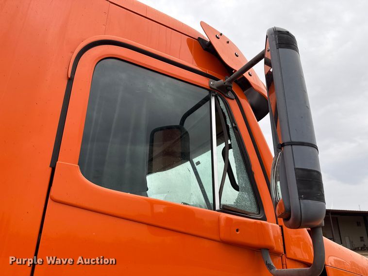 image for item EU5457 2007 Freightliner CST120 semi truck