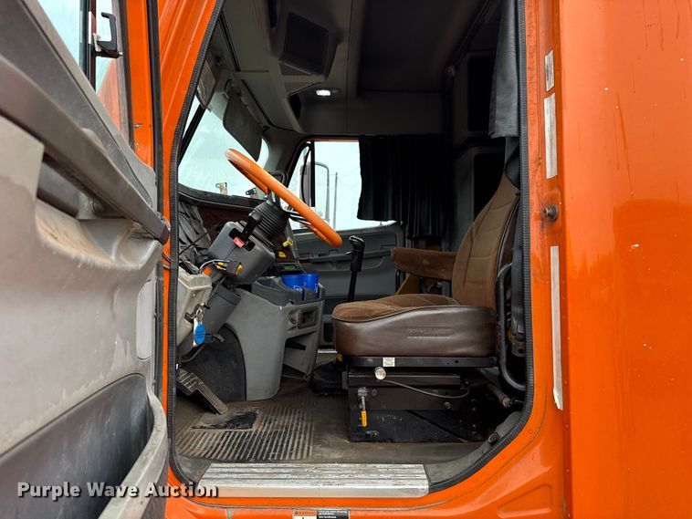 image for item EU5457 2007 Freightliner CST120 semi truck