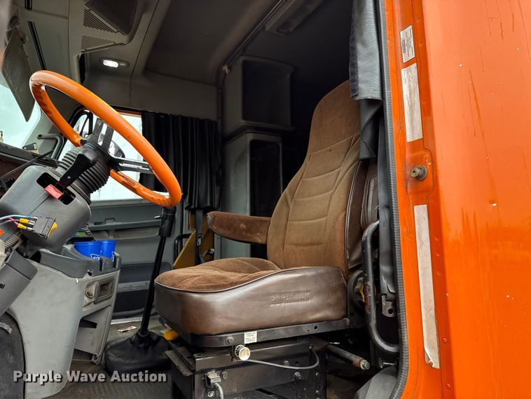 image for item EU5457 2007 Freightliner CST120 semi truck