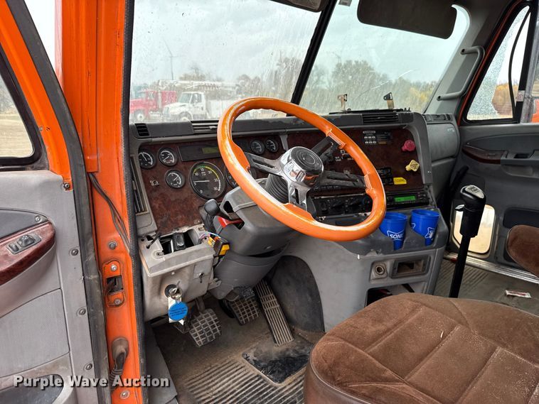 image for item EU5457 2007 Freightliner CST120 semi truck