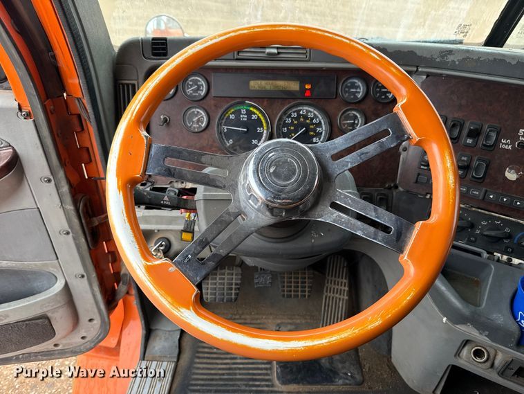 image for item EU5457 2007 Freightliner CST120 semi truck