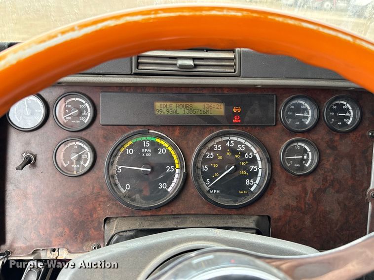 image for item EU5457 2007 Freightliner CST120 semi truck