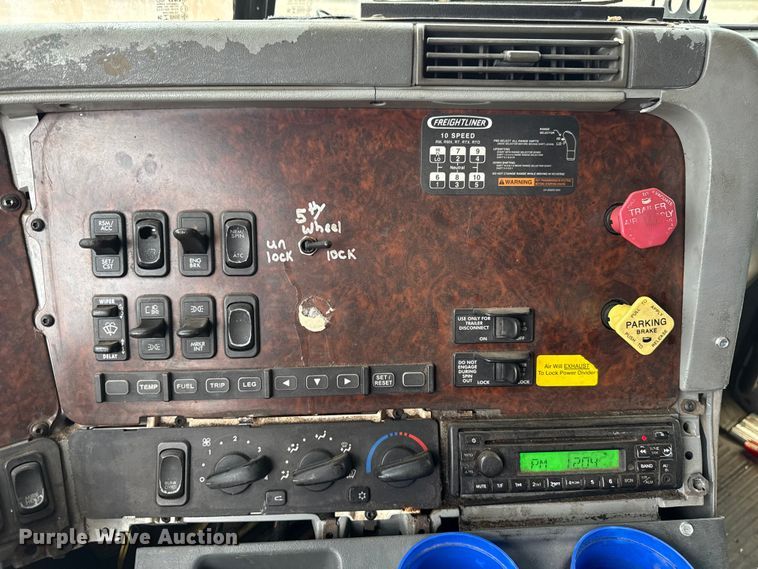 image for item EU5457 2007 Freightliner CST120 semi truck