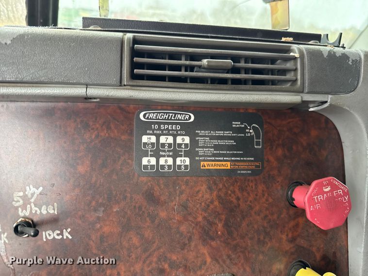 image for item EU5457 2007 Freightliner CST120 semi truck