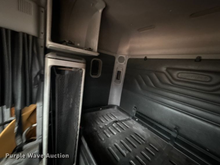 image for item EU5457 2007 Freightliner CST120 semi truck