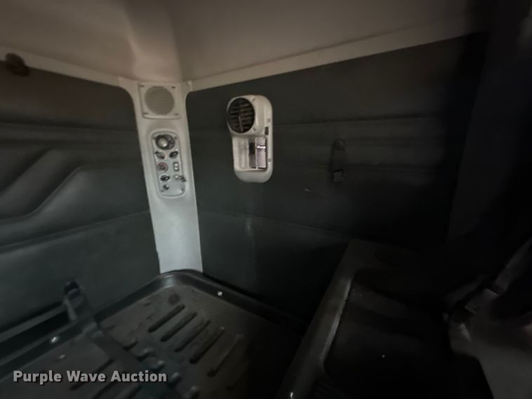 image for item EU5457 2007 Freightliner CST120 semi truck