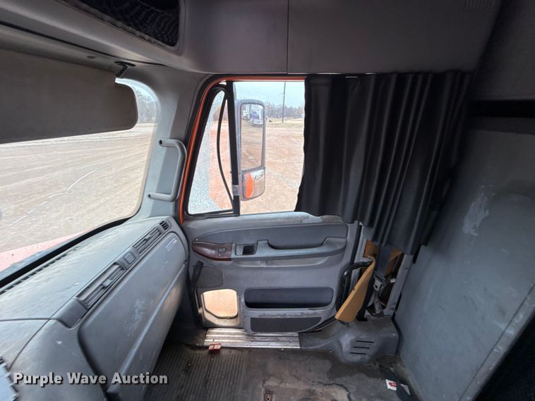 image for item EU5457 2007 Freightliner CST120 semi truck