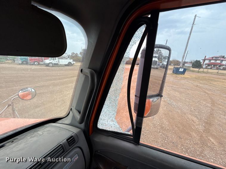 image for item EU5457 2007 Freightliner CST120 semi truck