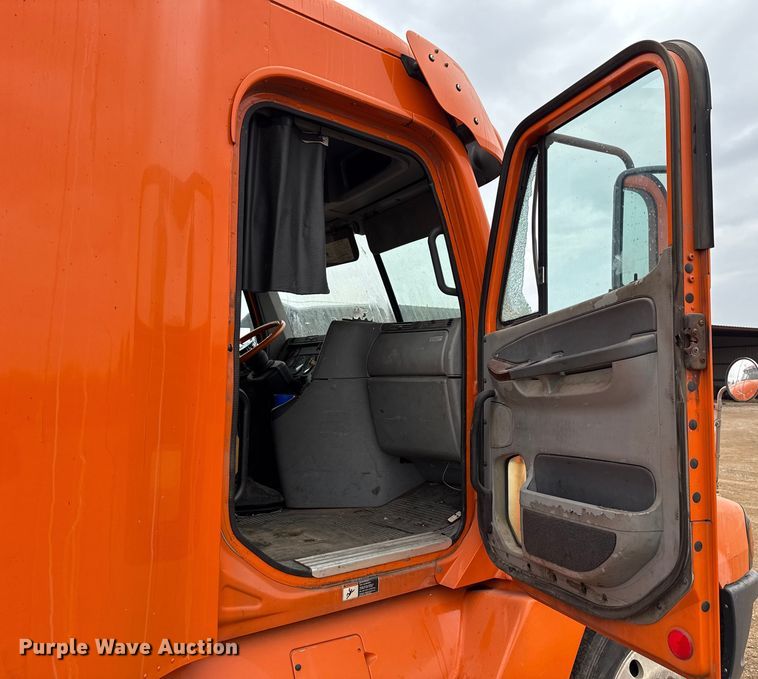 image for item EU5457 2007 Freightliner CST120 semi truck
