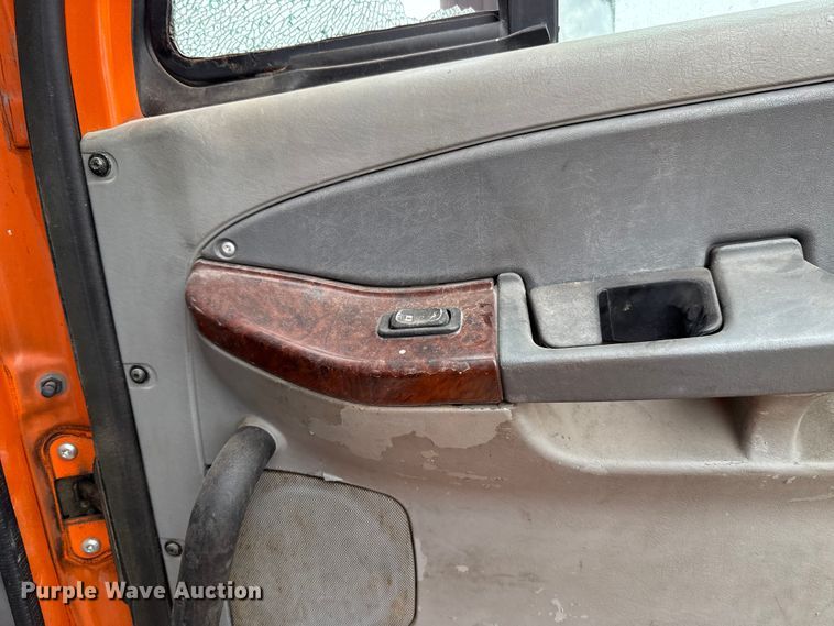 image for item EU5457 2007 Freightliner CST120 semi truck