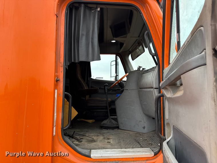 image for item EU5457 2007 Freightliner CST120 semi truck