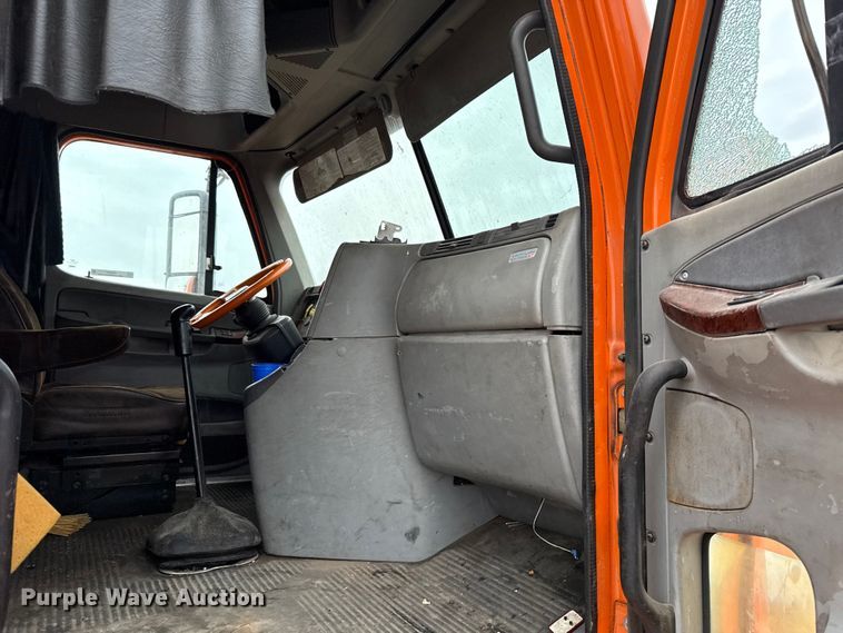 image for item EU5457 2007 Freightliner CST120 semi truck