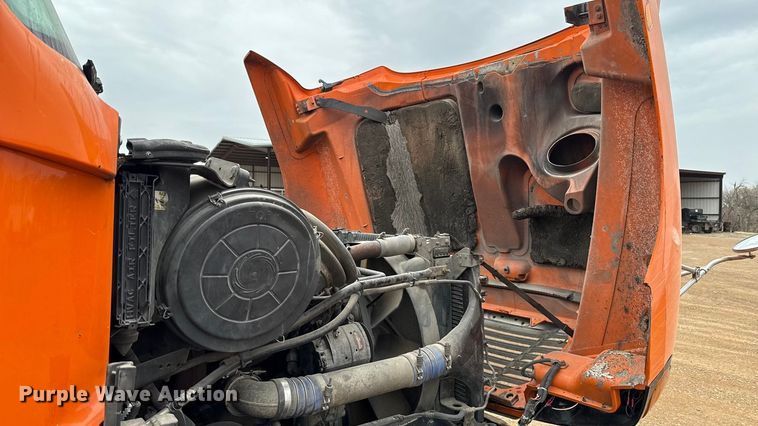 image for item EU5457 2007 Freightliner CST120 semi truck