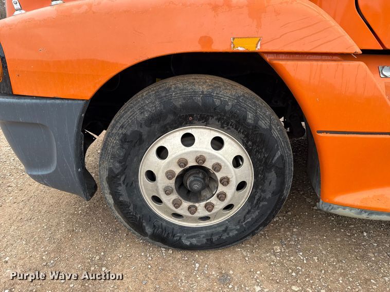 image for item EU5457 2007 Freightliner CST120 semi truck