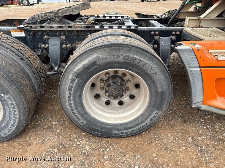 image for item EU5457 2007 Freightliner CST120 semi truck