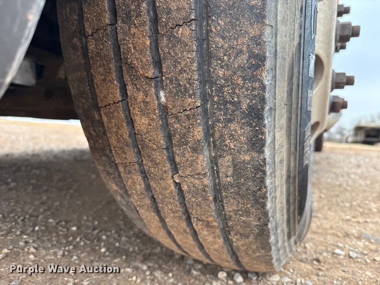 image for item EU5457 2007 Freightliner CST120 semi truck