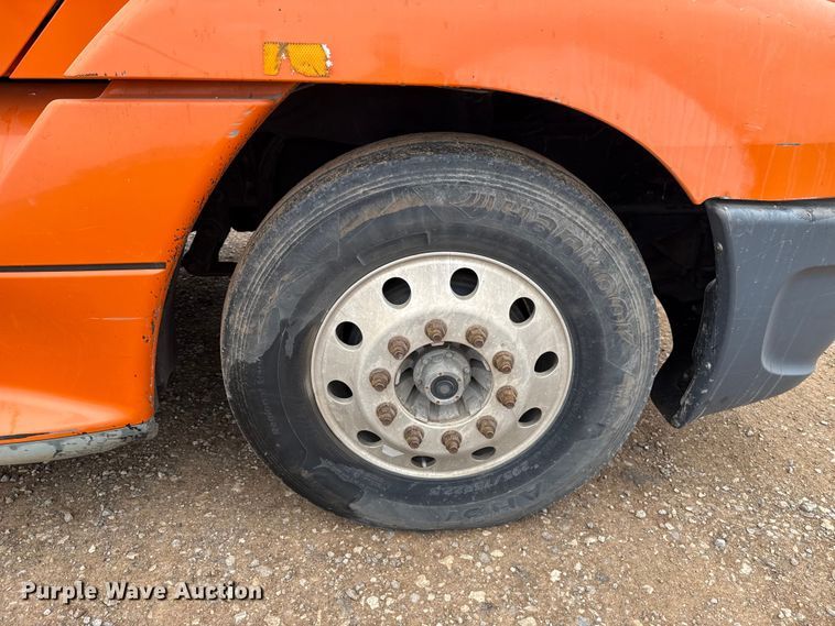 image for item EU5457 2007 Freightliner CST120 semi truck