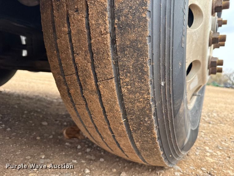 image for item EU5457 2007 Freightliner CST120 semi truck