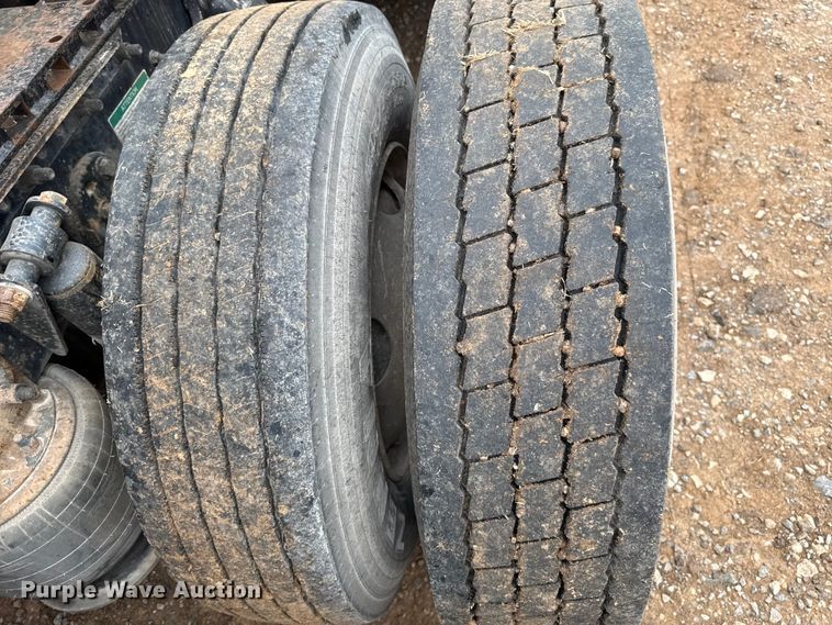 image for item EU5457 2007 Freightliner CST120 semi truck