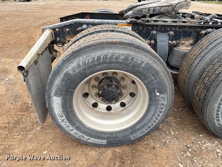 image for item EU5457 2007 Freightliner CST120 semi truck