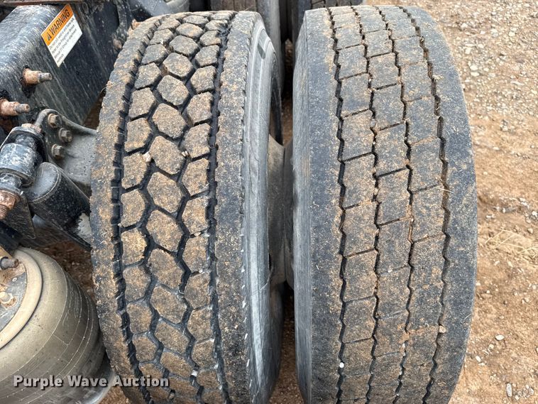 image for item EU5457 2007 Freightliner CST120 semi truck