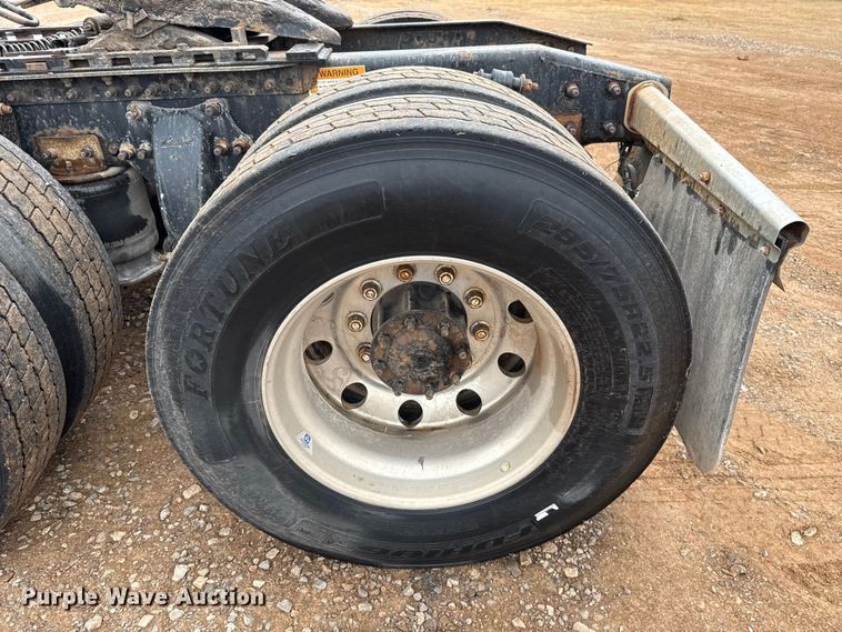 image for item EU5457 2007 Freightliner CST120 semi truck