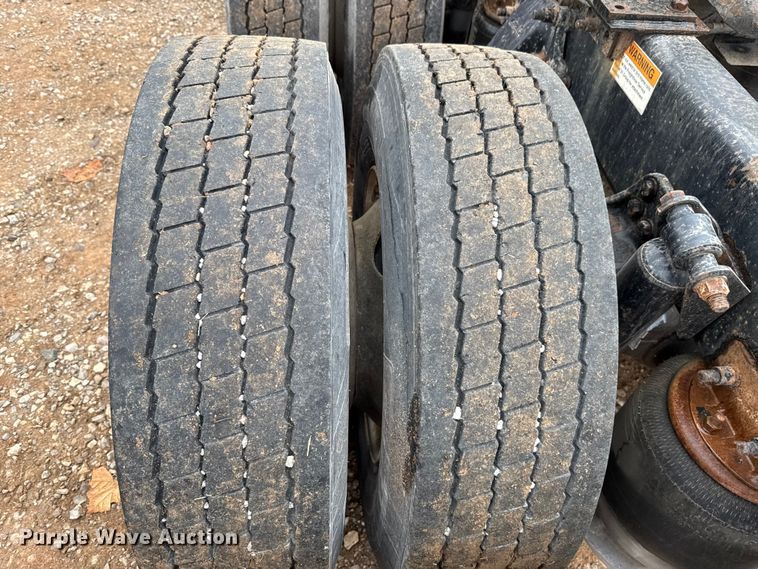 image for item EU5457 2007 Freightliner CST120 semi truck