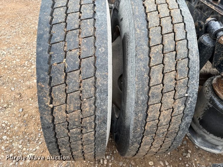 image for item EU5457 2007 Freightliner CST120 semi truck